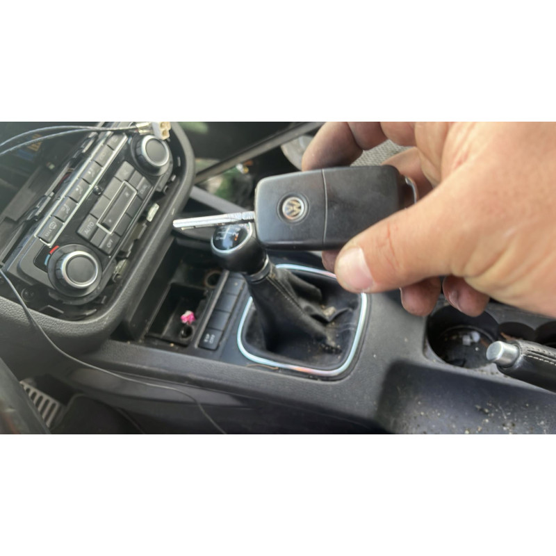 Poignee porte avant gauche VOLKSWAGEN SCIROCCO 3 Photo n°7