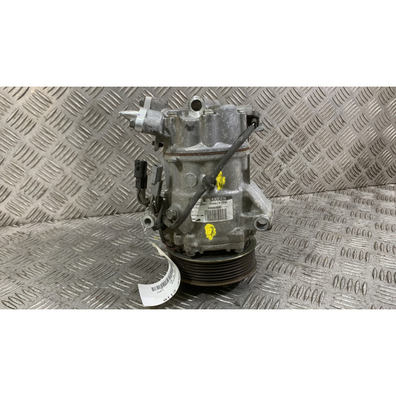 Compresseur clim RENAULT CLIO 4 Photo n°1