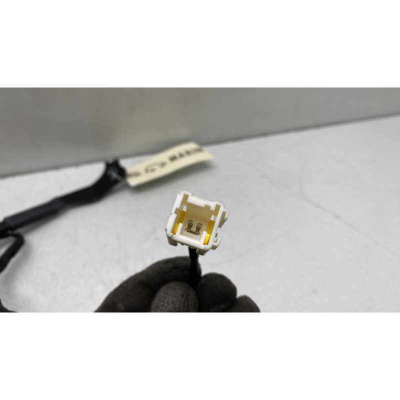 Attache ceinture avant gauche OPEL VIVARO 3 Photo n°4
