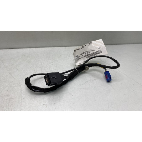 Prise port USB OPEL VIVARO 3 Photo n°1