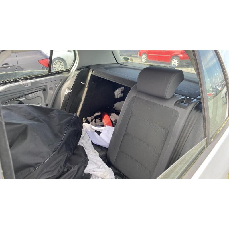 Feu arriere secondaire gauche (feux) VOLKSWAGEN GOLF 5 Photo n°4