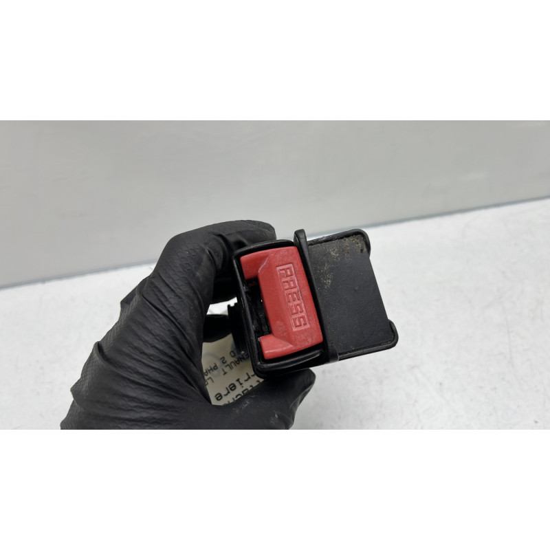 Attache ceinture arriere gauche RENAULT CLIO 2 Photo n°2