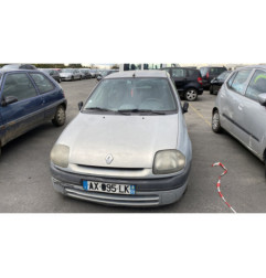 Attache ceinture arriere gauche RENAULT CLIO 2