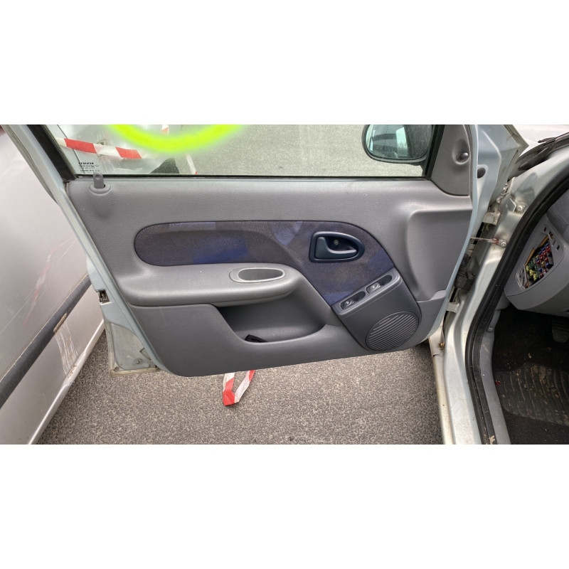 Attache ceinture arriere gauche RENAULT CLIO 2 Photo n°14