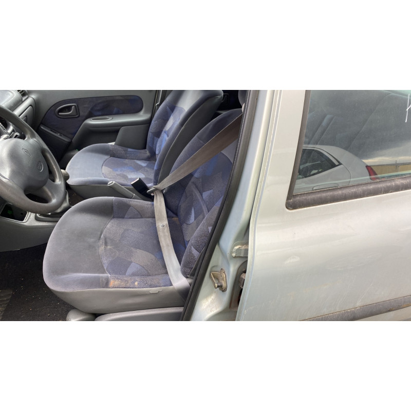 Attache ceinture arriere gauche RENAULT CLIO 2 Photo n°15