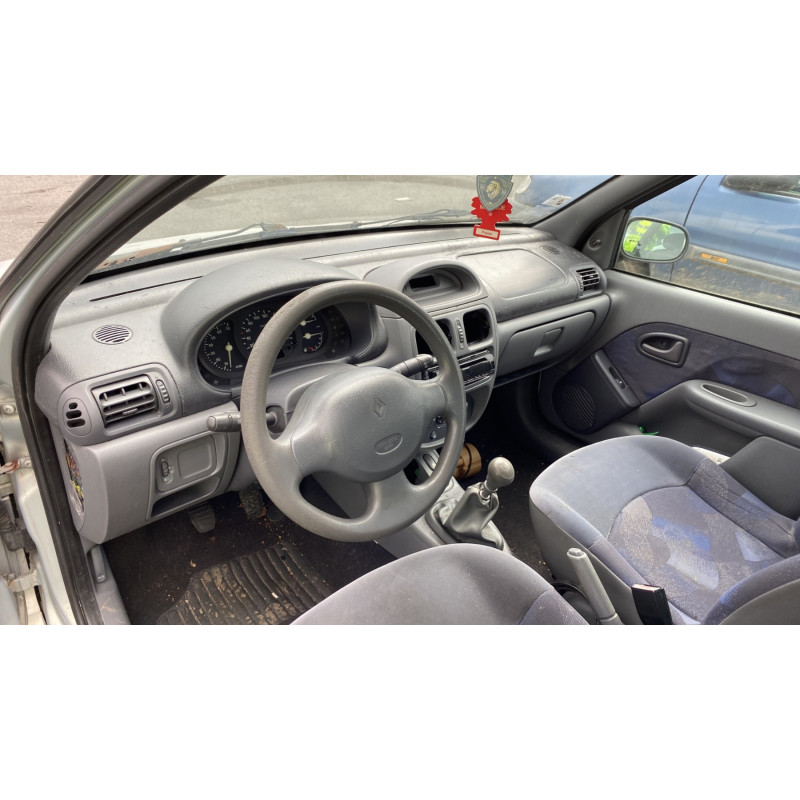 Attache ceinture arriere gauche RENAULT CLIO 2 Photo n°16