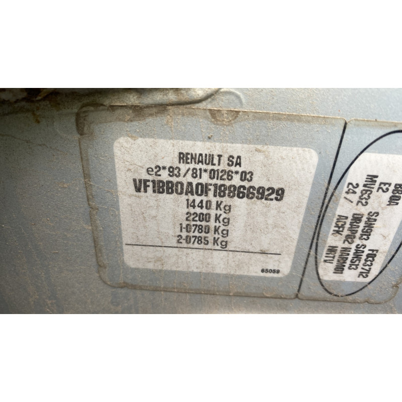 Attache ceinture arriere gauche RENAULT CLIO 2 Photo n°20