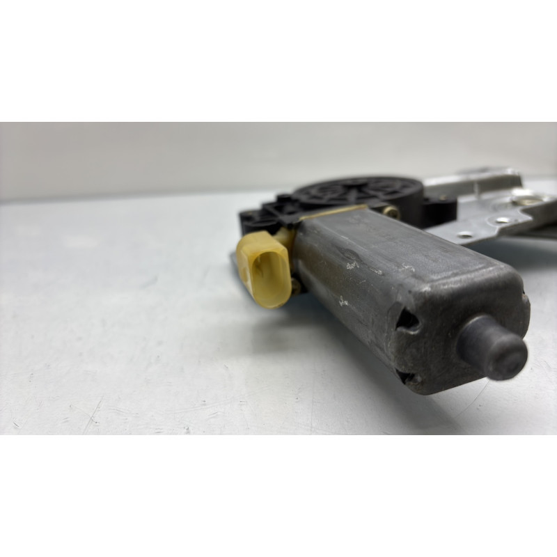Leve vitre electrique avant gauche TOYOTA YARIS 1 Photo n°4