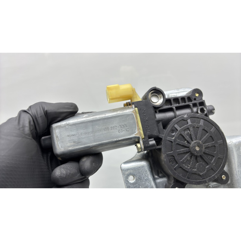 Leve vitre electrique avant gauche TOYOTA YARIS 1 Photo n°5