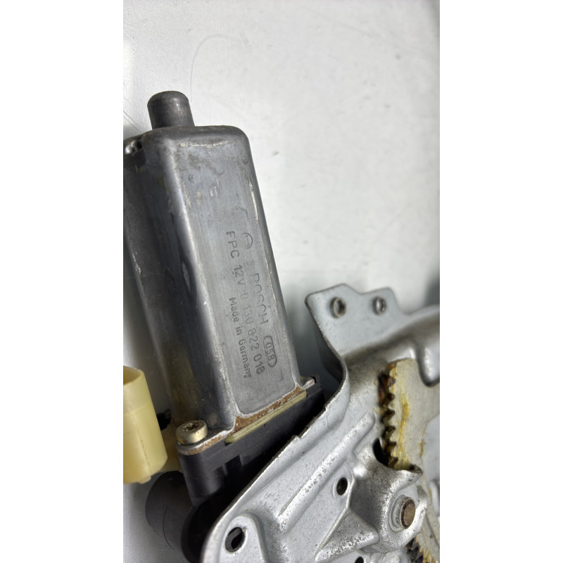 Leve vitre electrique avant gauche TOYOTA YARIS 1 Photo n°8