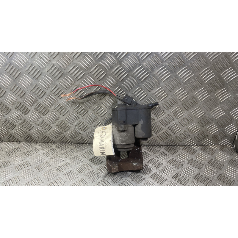 Etrier arriere droit (freinage) VOLKSWAGEN PASSAT 5 Photo n°3