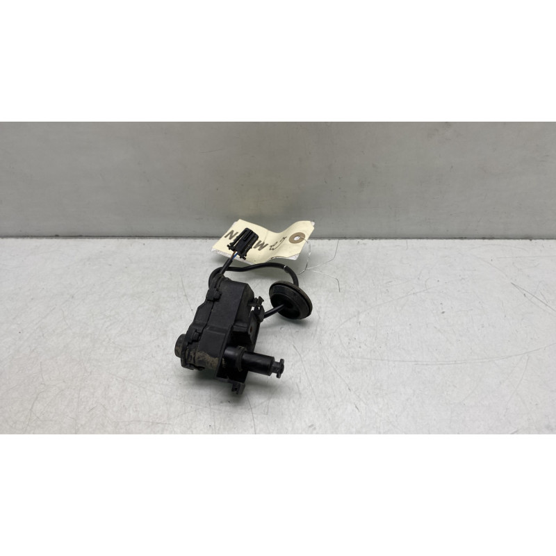 Actionneur verrou trappe d'essence VOLKSWAGEN POLO 5 Photo n°3