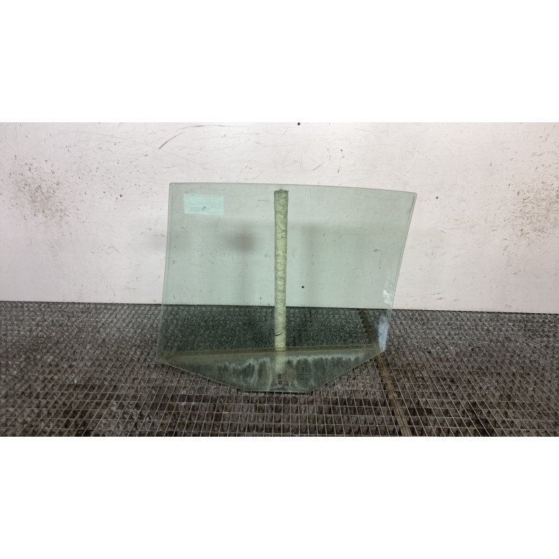 Vitre arriere droit VOLKSWAGEN GOLF 5 Photo n°6