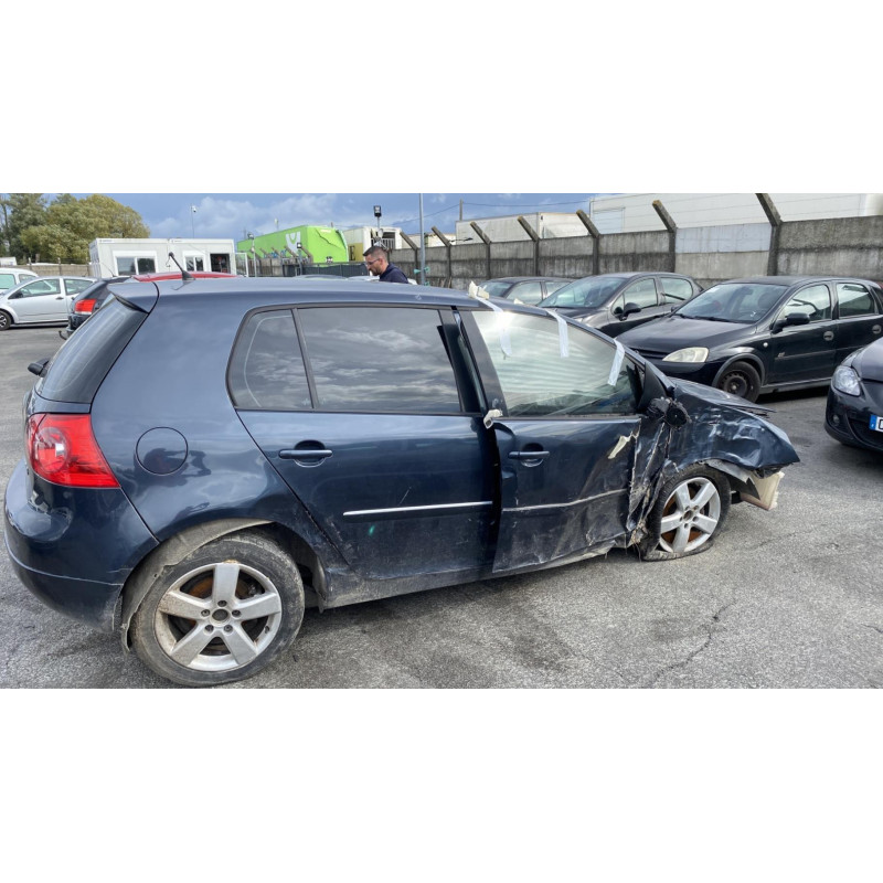 Vitre arriere droit VOLKSWAGEN GOLF 5 Photo n°8