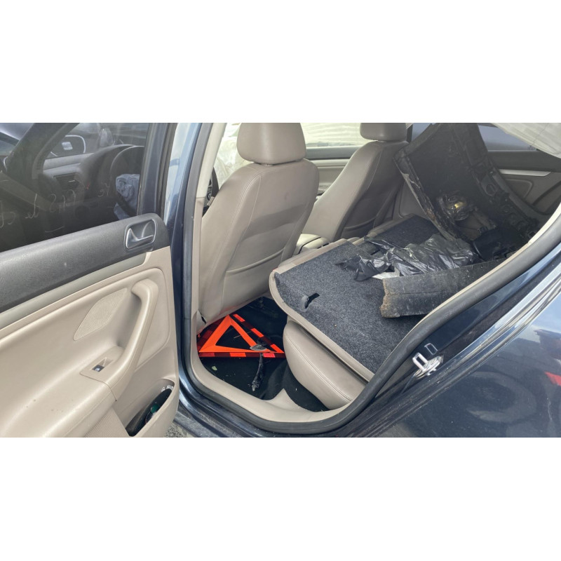 Vitre arriere droit VOLKSWAGEN GOLF 5 Photo n°18