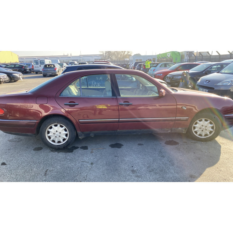Feu arriere principal gauche (feux) MERCEDES CLASSE E 210 Photo n°10