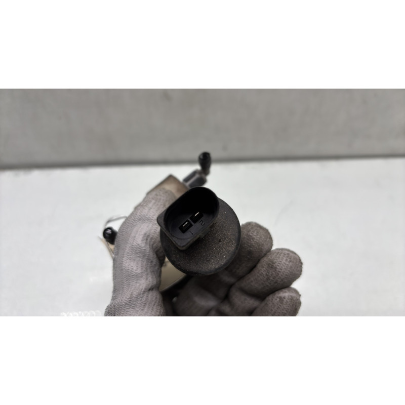Pompe lave glace avant VOLKSWAGEN GOLF 5 Photo n°3
