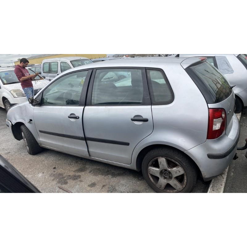 Verin de coffre VOLKSWAGEN POLO 4 Photo n°10