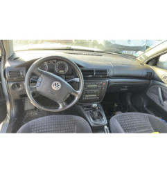 Serrure avant droit VOLKSWAGEN PASSAT 4