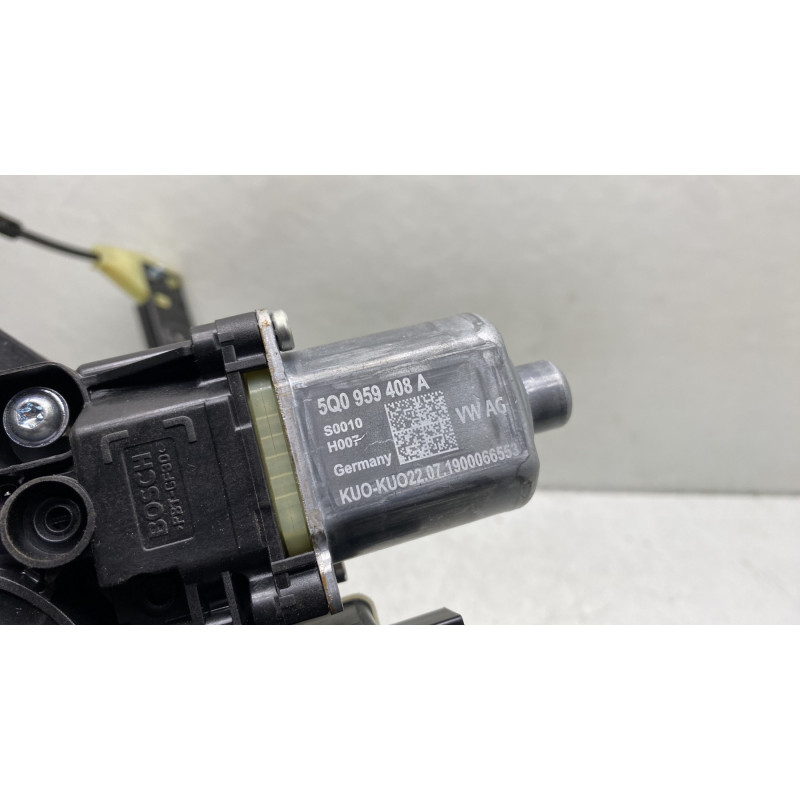 Leve vitre electrique arriere droit SKODA OCTAVIA 3 Photo n°4