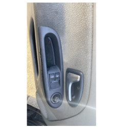Poignee porte avant gauche RENAULT CLIO 2
