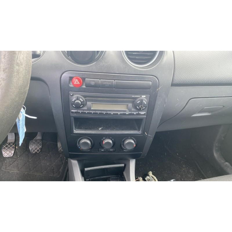 Pretensionneur de ceinture avant gauche SEAT IBIZA 3 Photo n°15