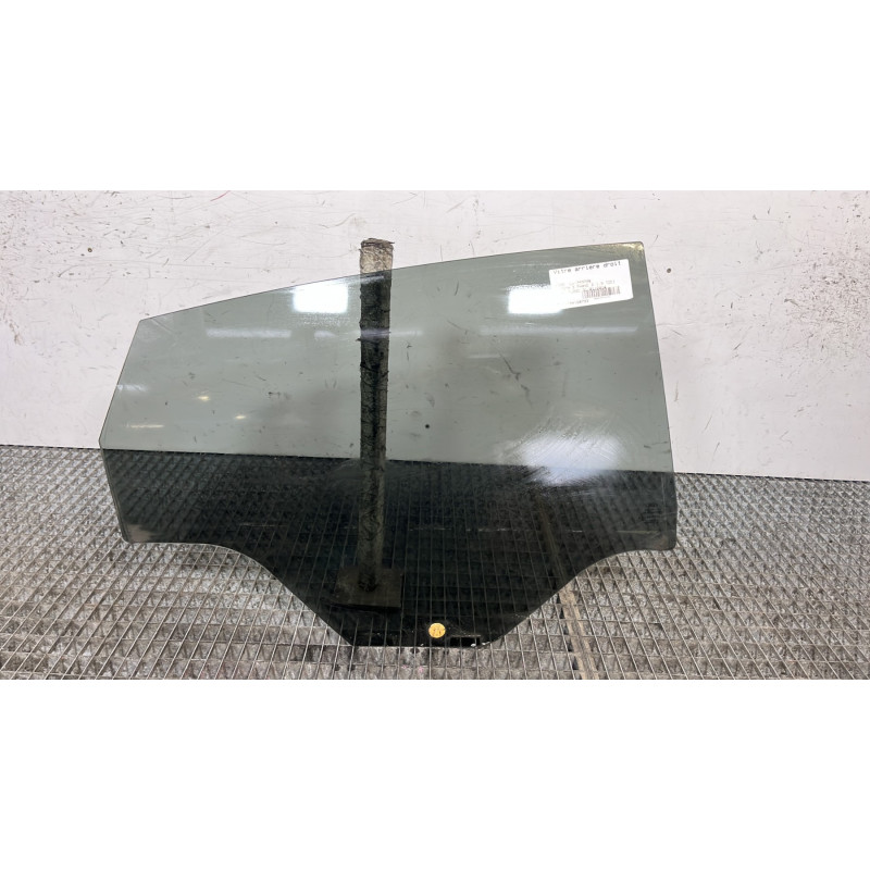 Vitre arriere droit FORD FIESTA 6 Photo n°1