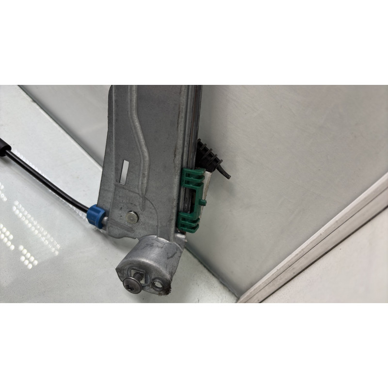 Leve vitre electrique avant gauche RENAULT CLIO 3 Photo n°9