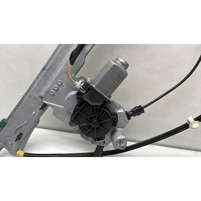 Leve vitre electrique avant gauche RENAULT CLIO 3 Photo n°10