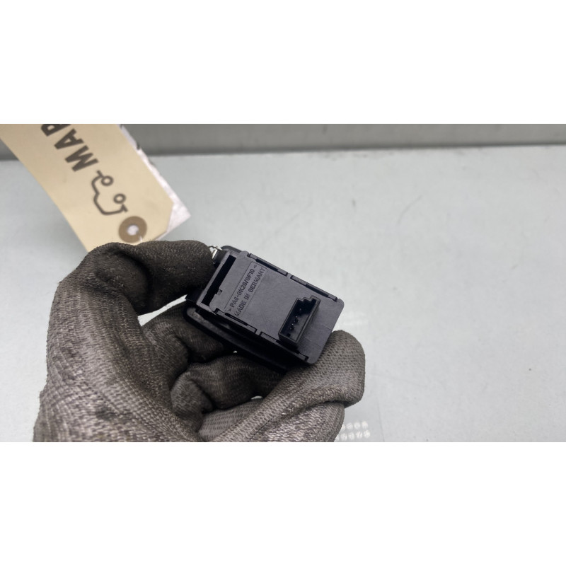Interrupteur de leve vitre arriere droit BMW SERIE 3 E91 Photo n°3