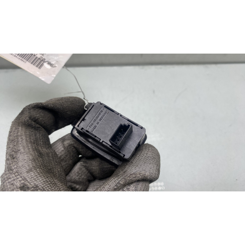Interrupteur de leve vitre avant droit BMW SERIE 3 E91 Photo n°3