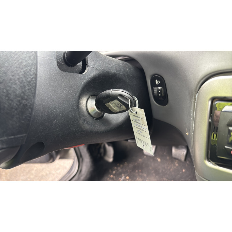 Feu arriere stop central FORD KA 1 Photo n°19