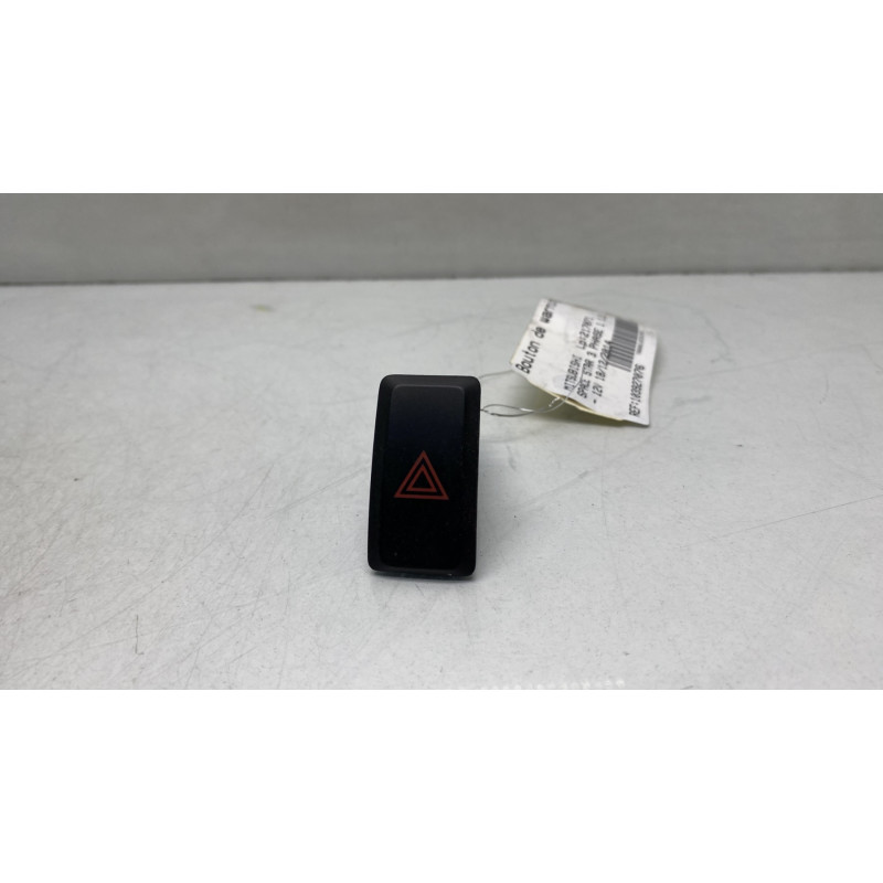 Bouton de warning MITSUBISHI SPACE STAR 3 Photo n°1