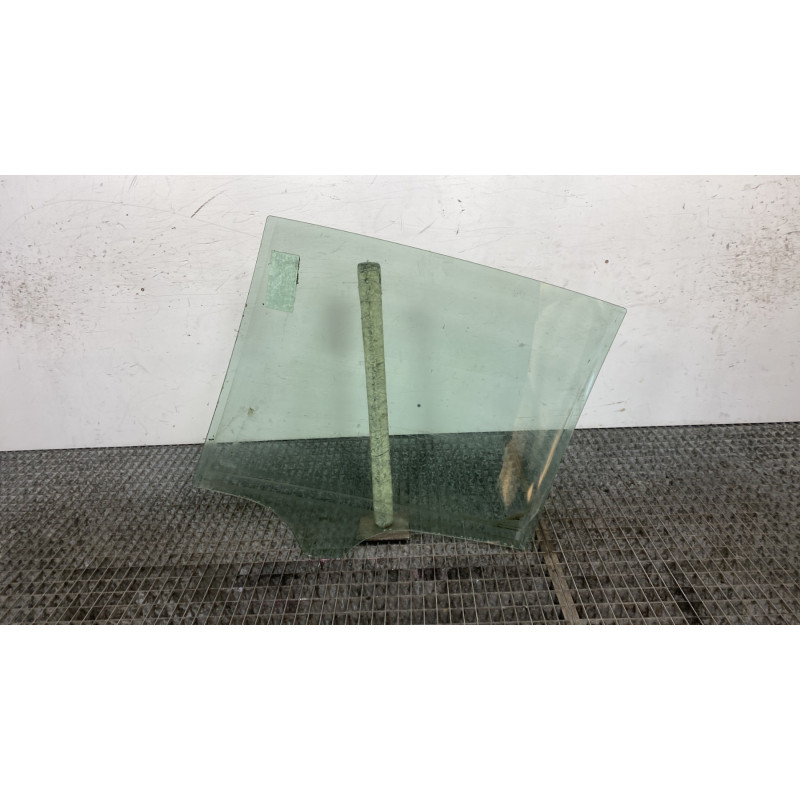 Vitre arriere droit MERCEDES CLASSE R 251 Photo n°4
