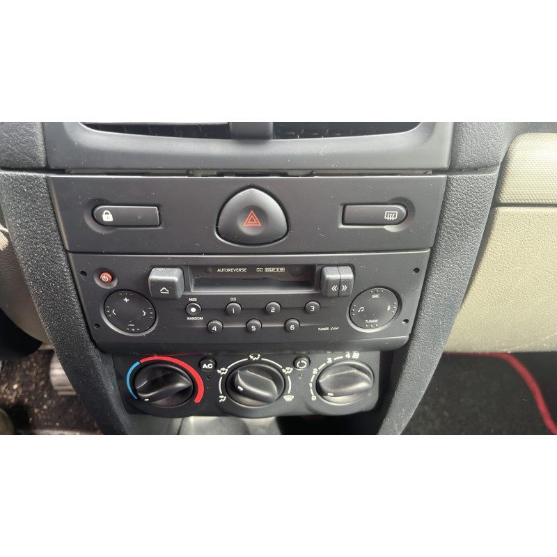 Vitre avant droit RENAULT CLIO 2 Photo n°10