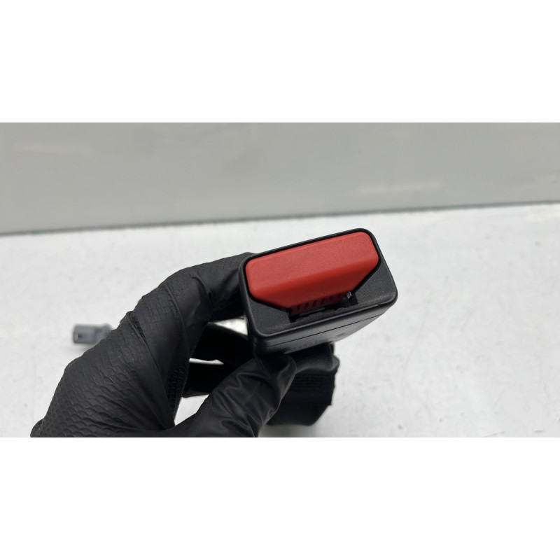 Attache ceinture arriere droit RENAULT ARKANA Photo n°4