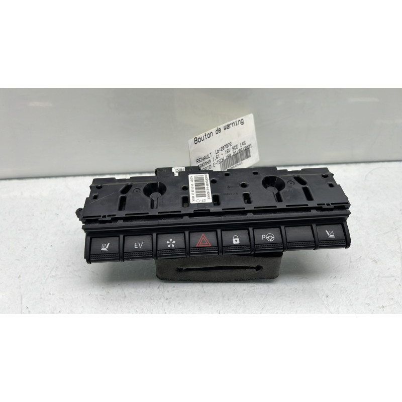 Bouton de warning RENAULT ARKANA Photo n°1
