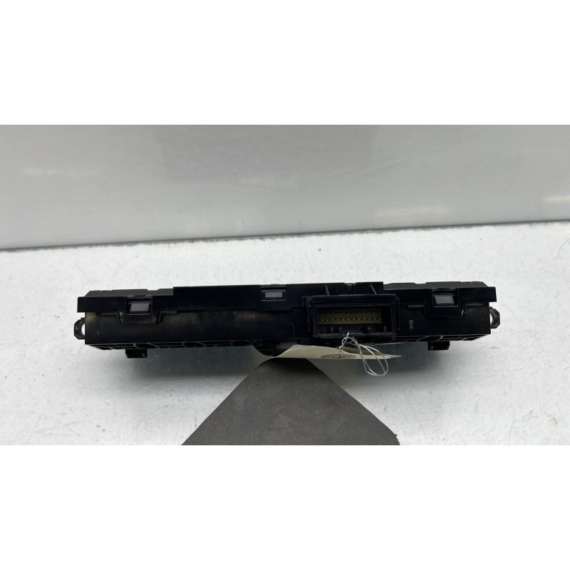 Bouton de warning RENAULT ARKANA Photo n°3