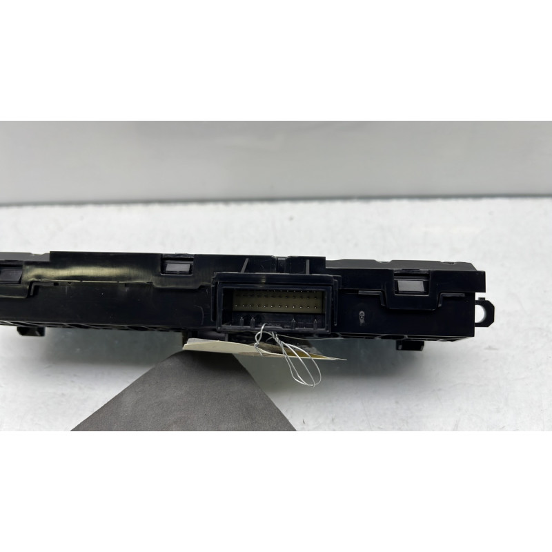 Bouton de warning RENAULT ARKANA Photo n°4