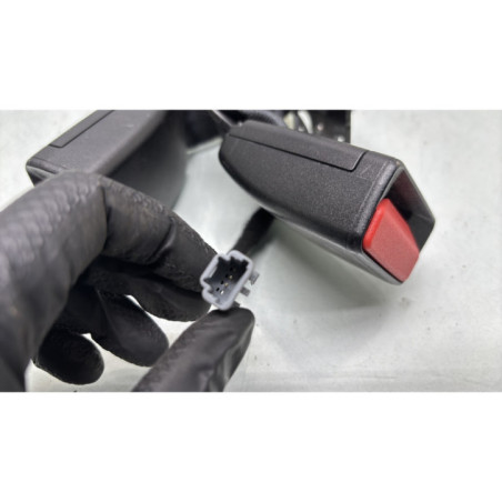 Attache ceinture arriere droit RENAULT CLIO 4