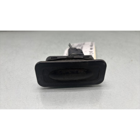 Bouton de coffre RENAULT CLIO 4 Photo n°1