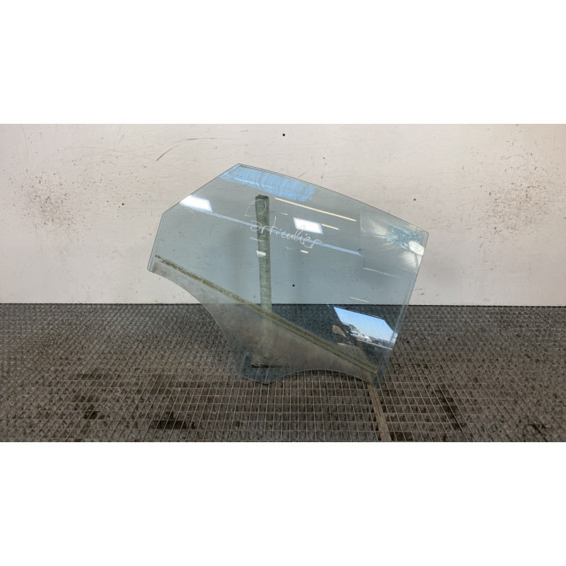 Vitre arriere droit FORD MONDEO 3 Photo n°1