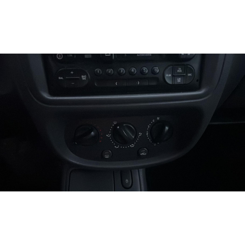 Calandre RENAULT CLIO 2 Photo n°16