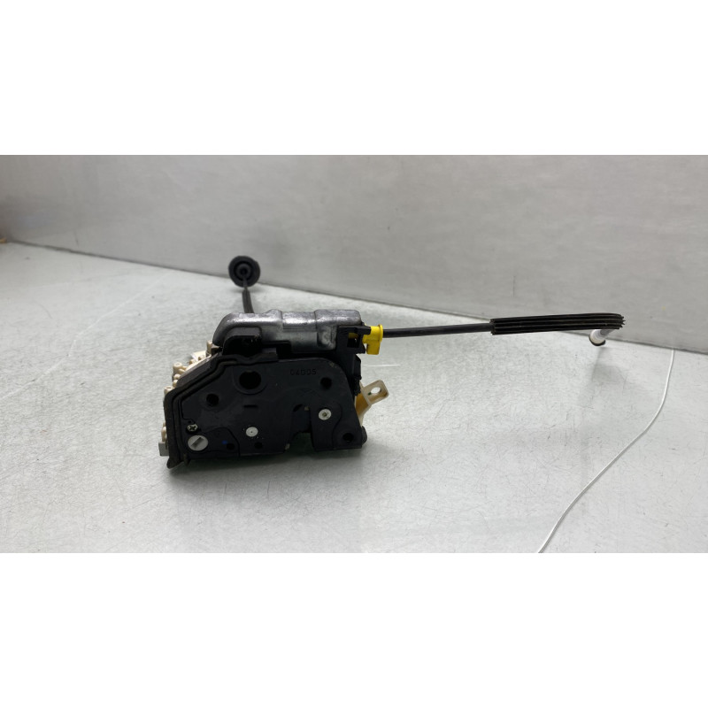 Serrure arriere droit AUDI A4 3 Photo n°1