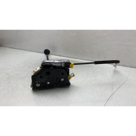 Serrure arriere droit AUDI A4 3 Photo n°1