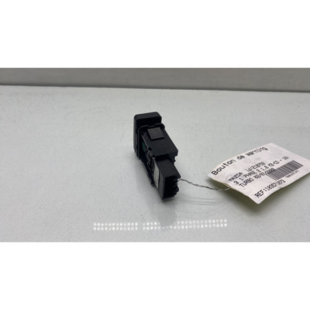 Bouton de warning MAZDA 3 1