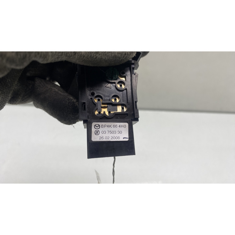 Bouton de warning MAZDA 3 1 Photo n°4