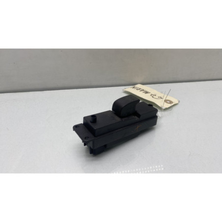 Interrupteur de leve vitre avant droit MAZDA 3 1