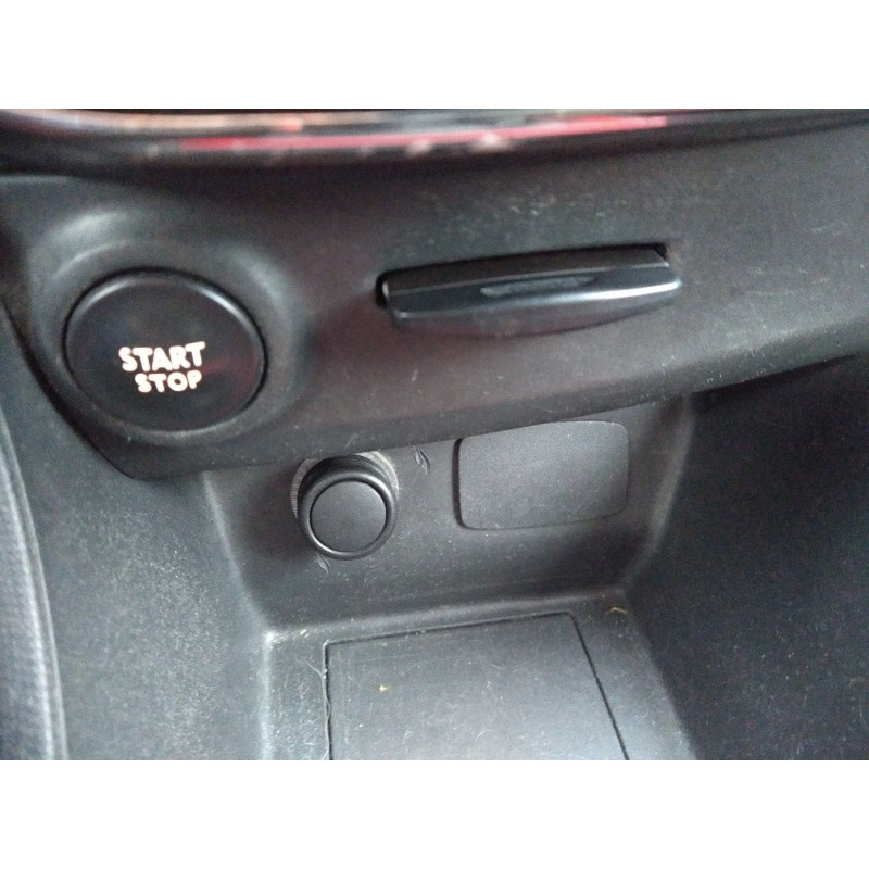 Volant RENAULT CLIO 4 Photo n°17