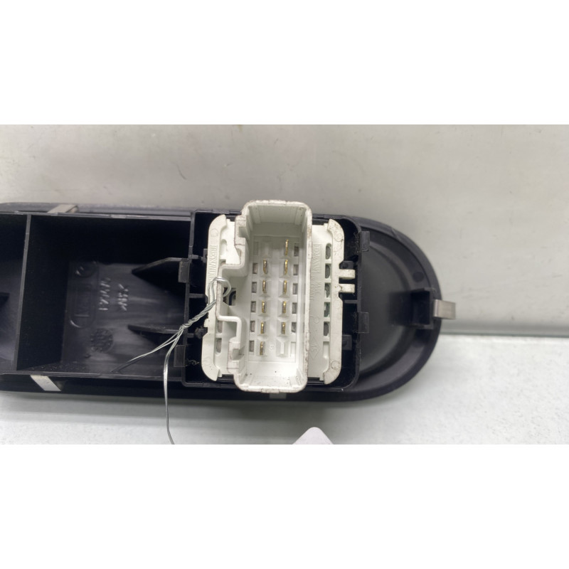 Interrupteur de leve vitre avant gauche RENAULT CLIO 3 Photo n°3